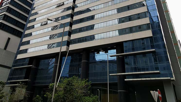 Building with glass panels