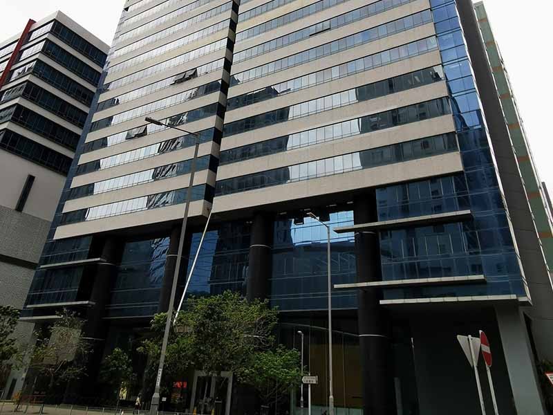 Building with glass panels